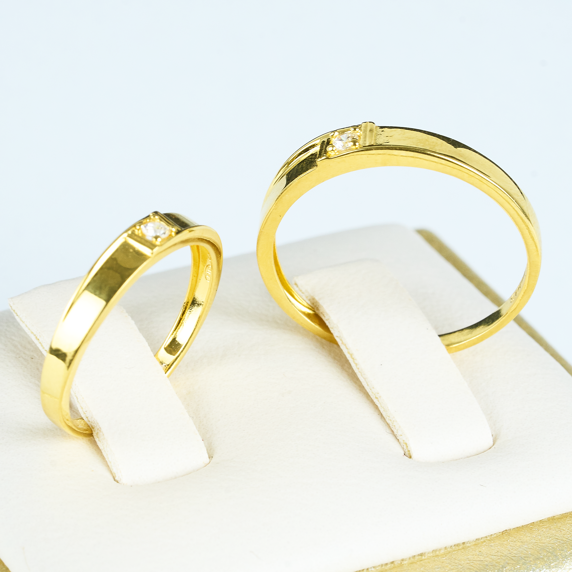 Cặp nhẫn cưới vàng 61% (14K) đính CZ VNXM00V300038.100 - VNXM00V300037.190