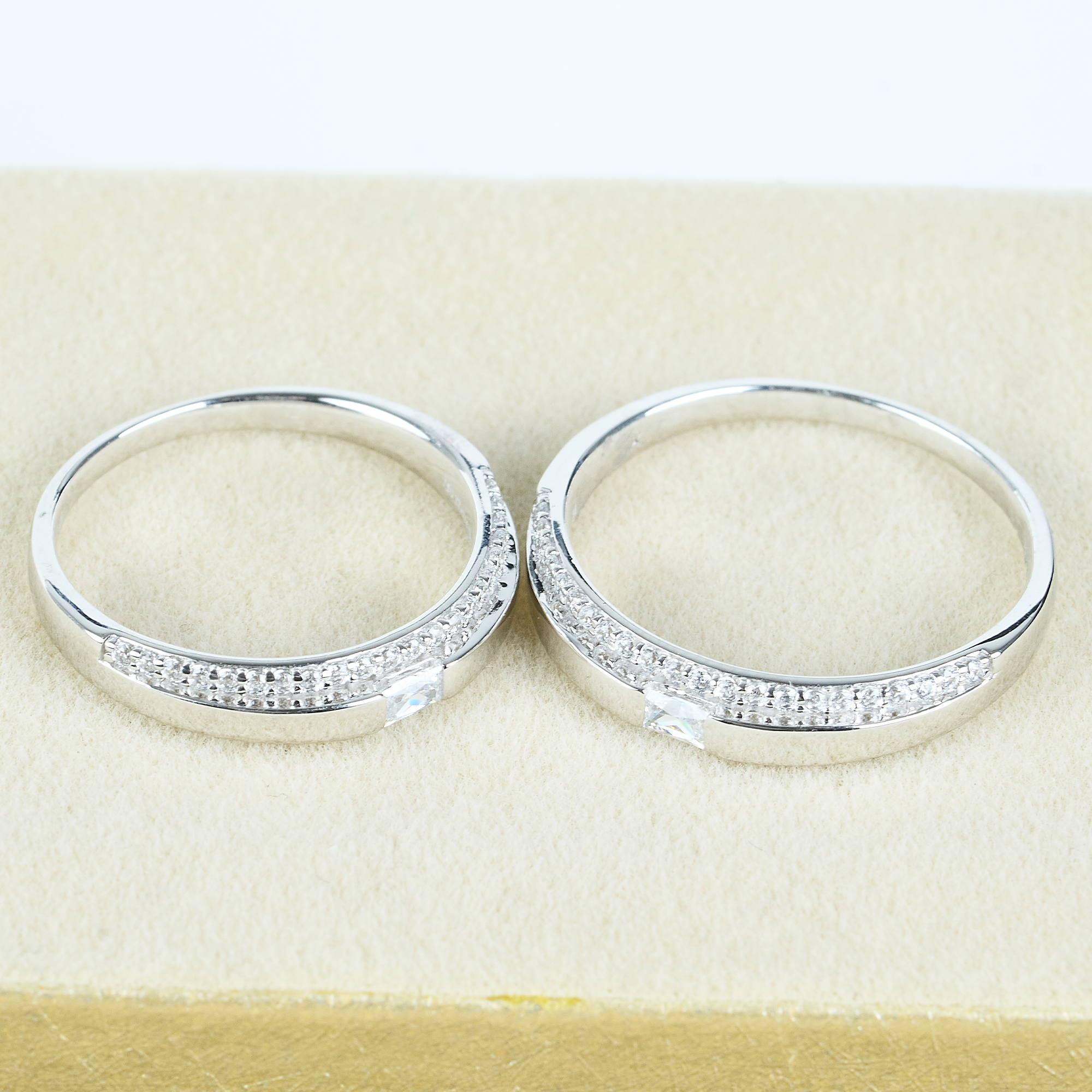 Cặp Nhẫn cưới vàng 75% (18K) đính CZ VNXMXMT00002.180 - VNXMXMT00002.120