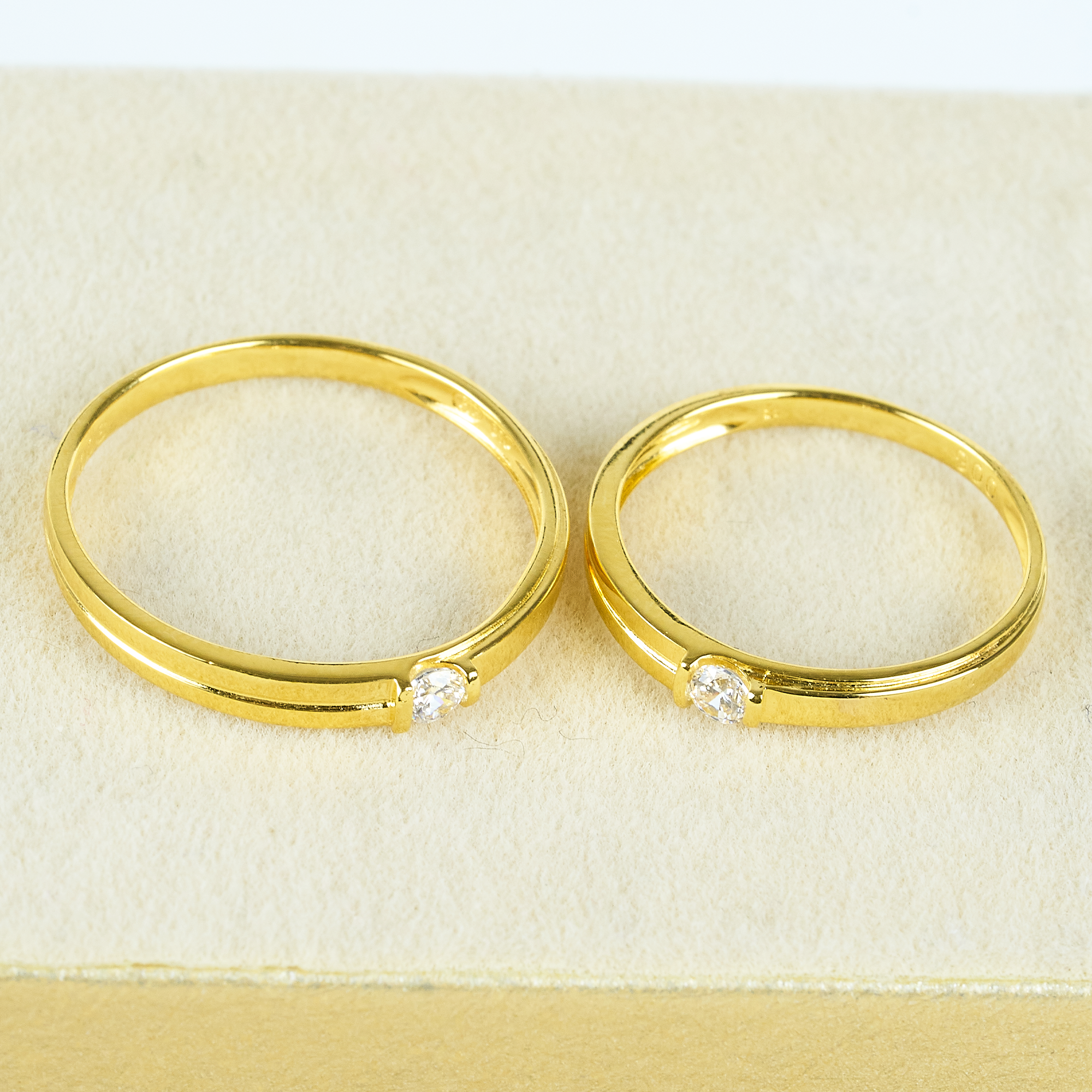 Cặp Nhẫn cưới vàng 61% (14K) đính CZ VNXM00V300026.090 - VNXM00V300025.160