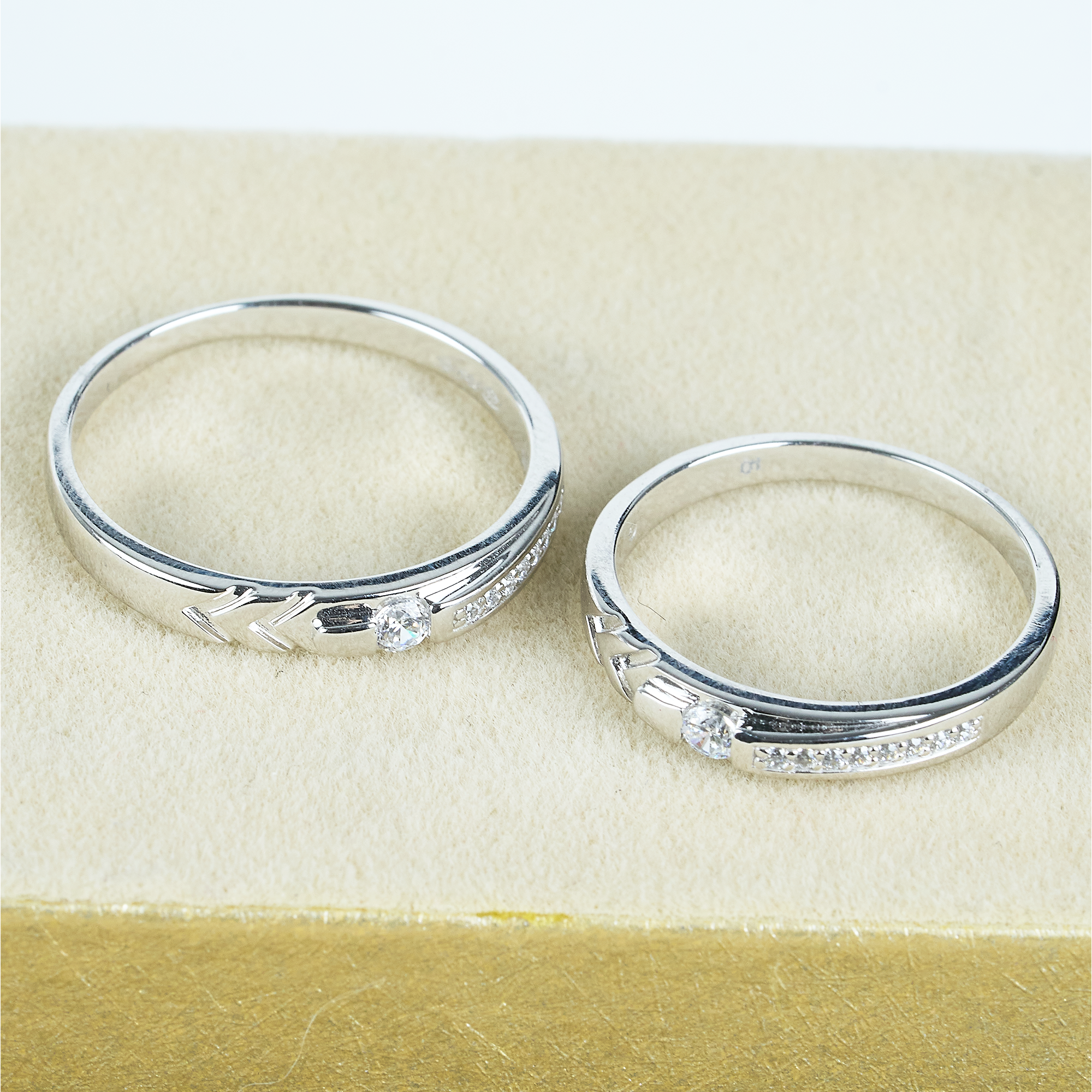 Cặp Nhẫn cưới vàng 75% (18K) đính CZ VNXMXMT00005.140 - VNXMXMT00005.190