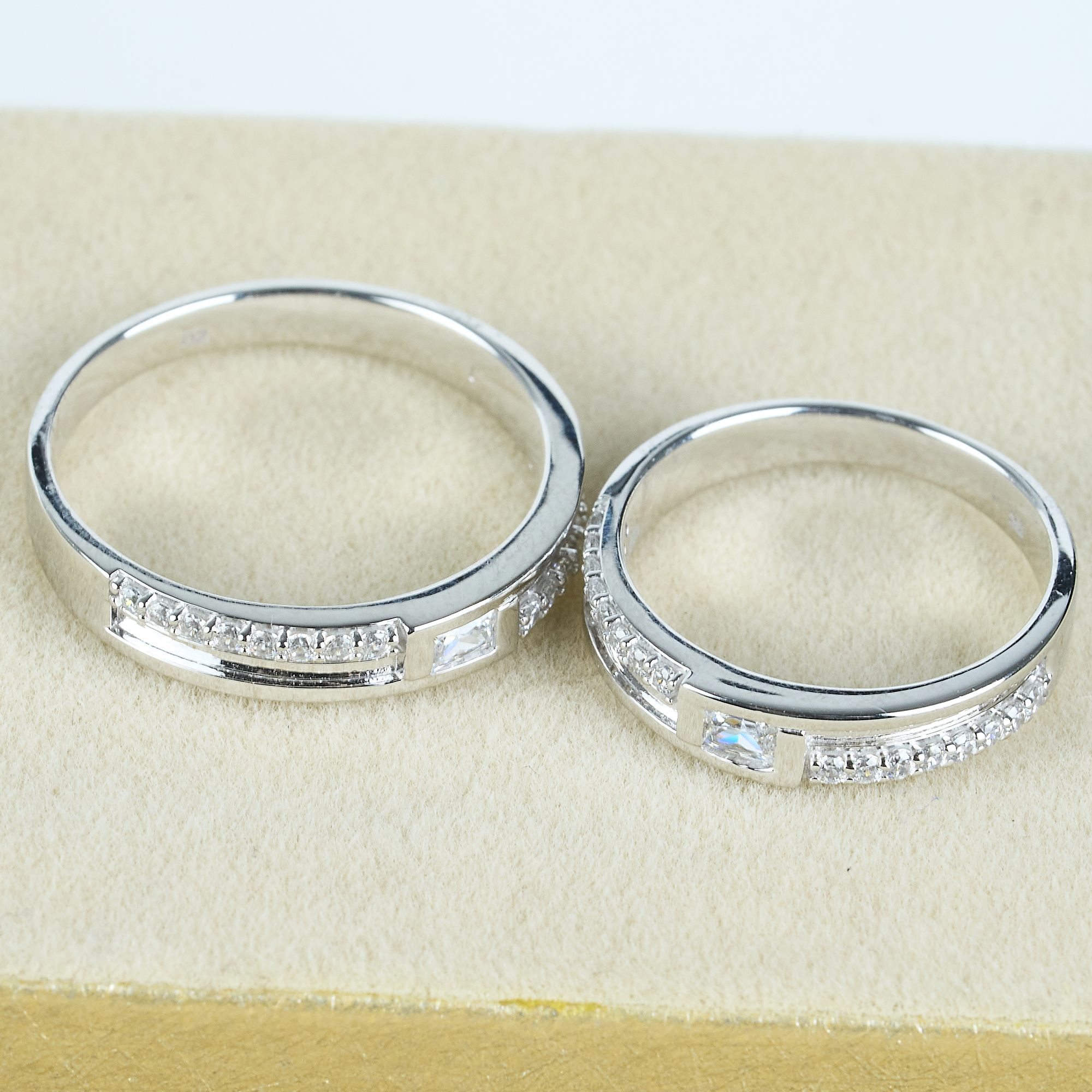 Cặp Nhẫn cưới vàng 75% (18K) đính CZ VNXMXMT00001.090 - VNXMXMT00001.170