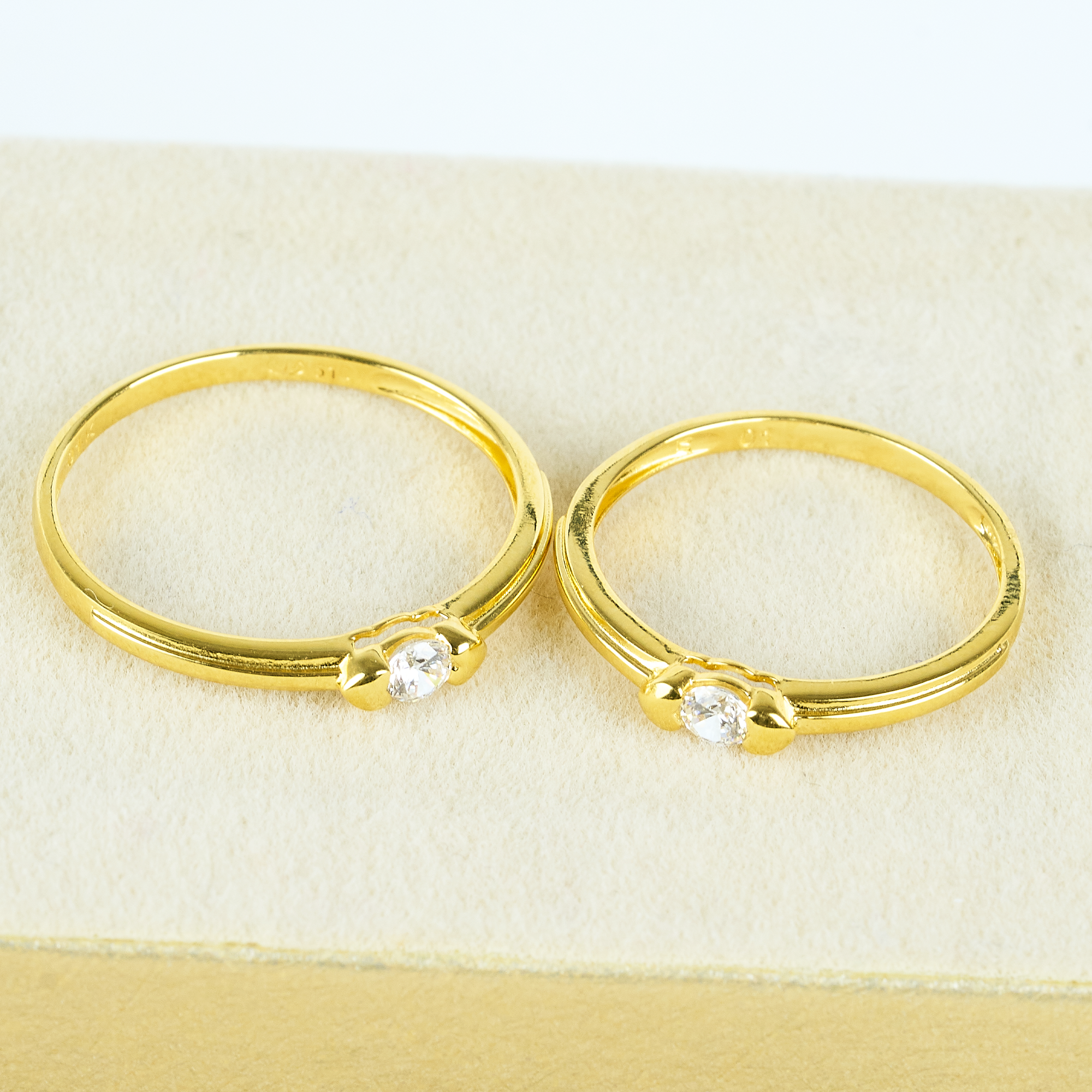 Cặp Nhẫn cưới vàng 61% (14K) đính CZ VNXM00V300049.120 - VNXM00V300050.180